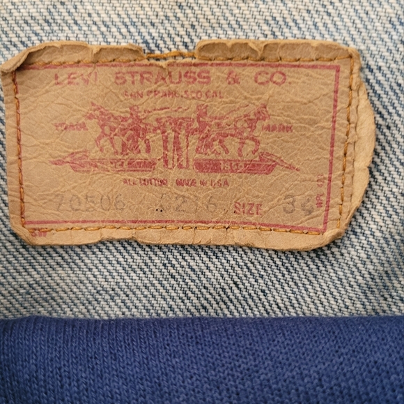 Women's Levis Jean Jacket - Picture 6 of 6